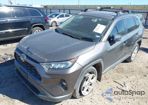 2021 Toyota Rav4 Xle z USA, uszkodzony, nr VIN 2T3W1RFV8MW175838